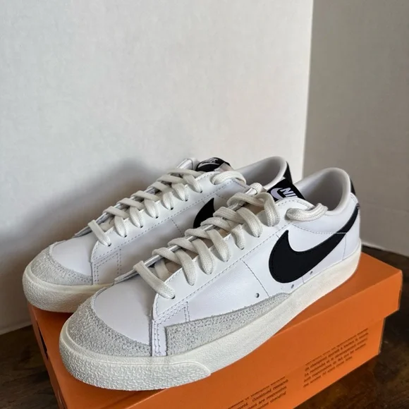 Nike Women’s Blazer Low 77 Size 9/9.5 White Black New Athletic Shoes - Picture 3 of 6